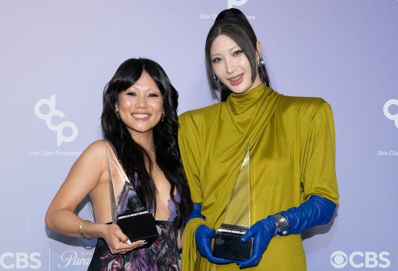 Stars Shine at 52nd American Music Awards