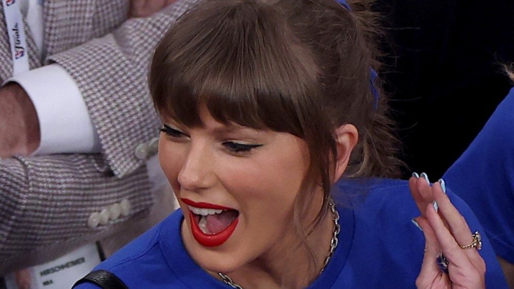 Taylor Swift Cheers Knicks at NBA Finals