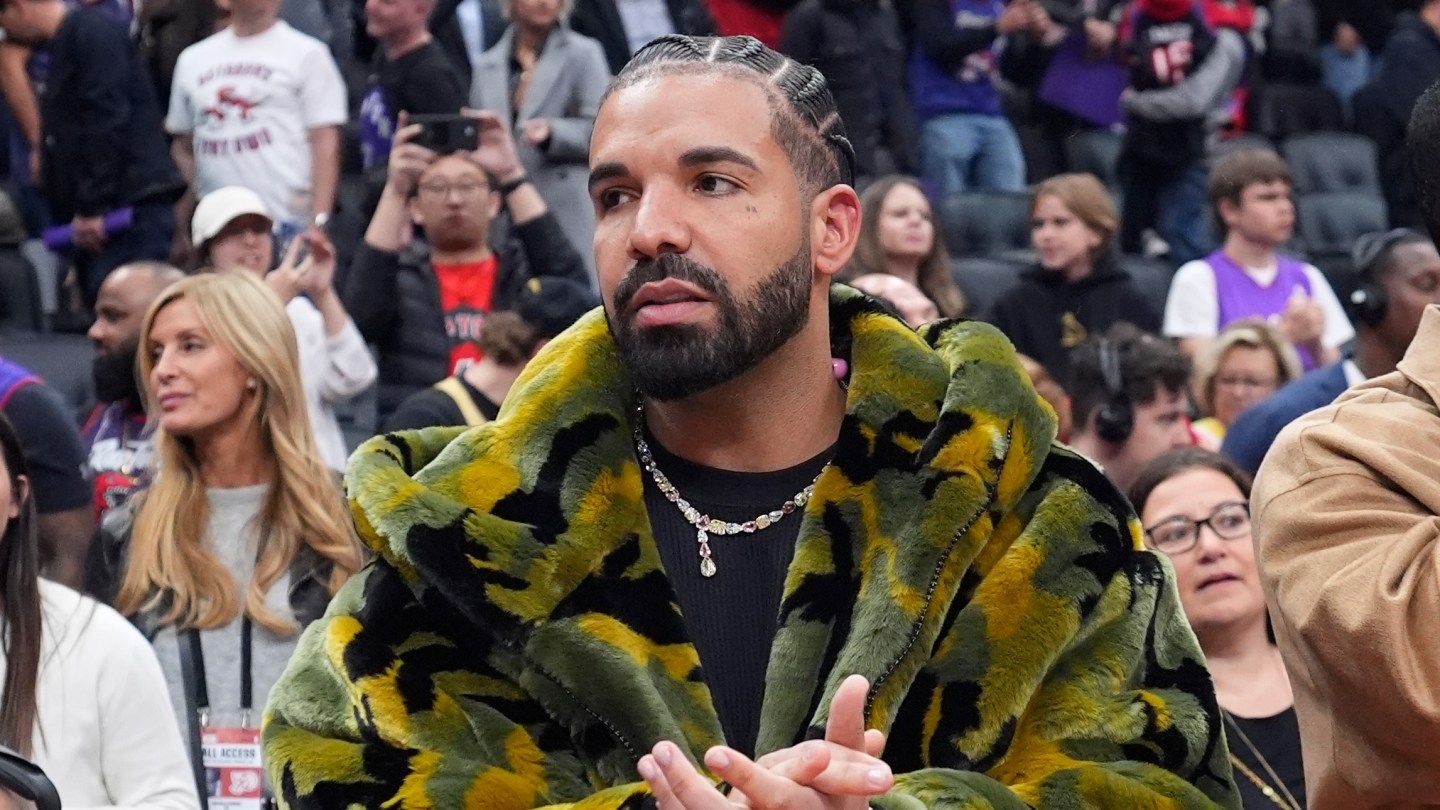 Drake's Chart Ambitions Amidst Ongoing Feud