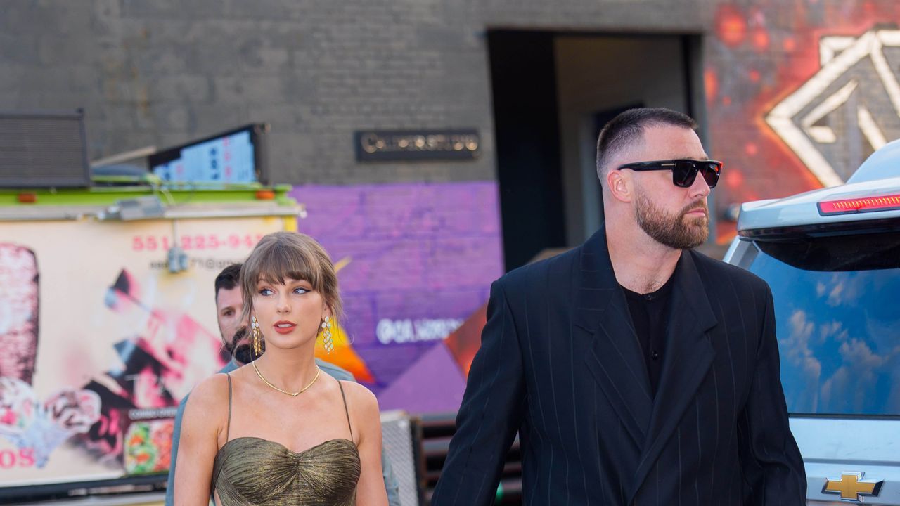 Taylor Swift Stuns in Elizabeth Taylor Jewels