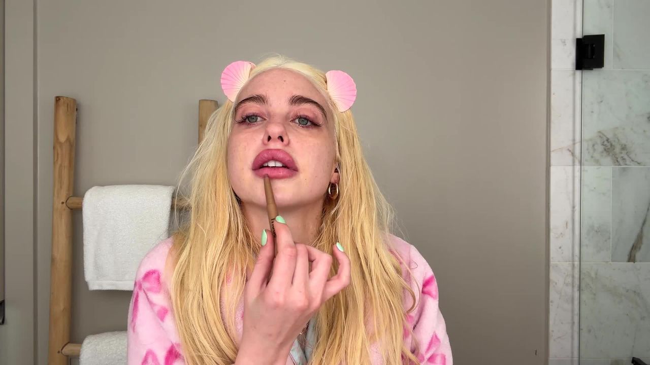 Chloe Cherry's Makeup Routine: Hands Over Brushes