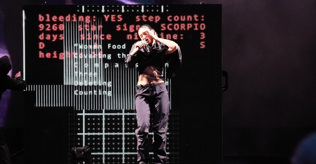 Lorde Criticizes Ray-Ban Meta AI Glasses Onstage