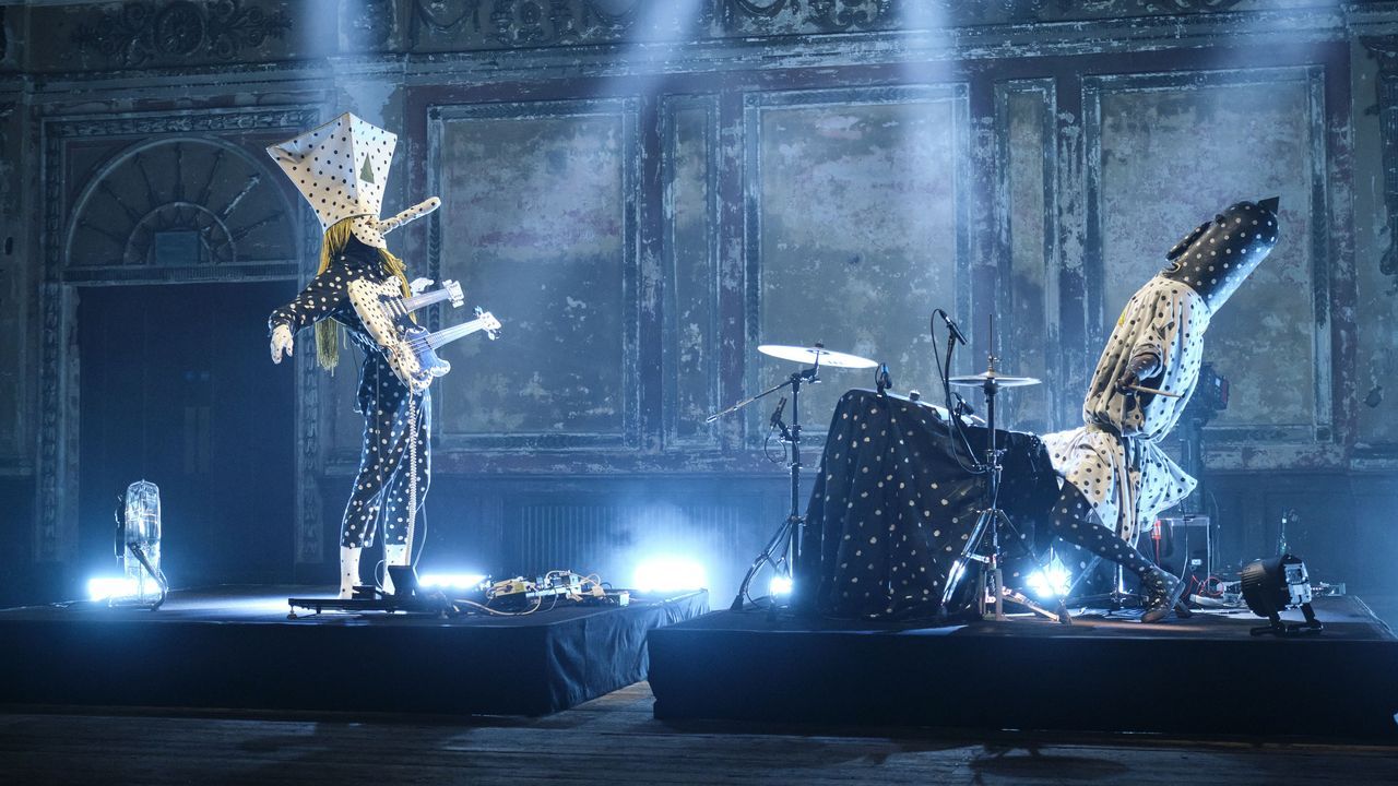 Angine de Poitrine Performs on Jools Holland